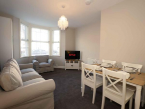 Pass the Keys Newly Renovated Ground Floor 2 Bedroom Apartment